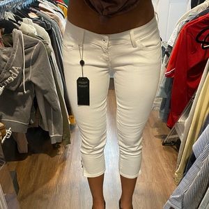 Guess NWT Cropped White Jeans w Zipper Detail